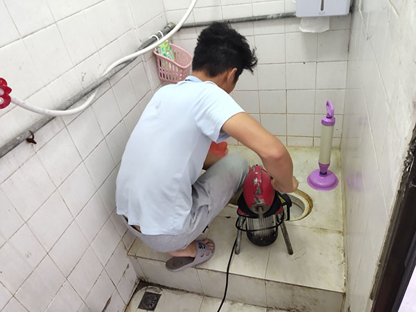 安康肥皂掉到马桶里把马桶堵住了怎么办？马桶堵住了怎么办