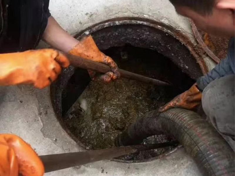 安康清理化粪池时如何避免沼气的危害?